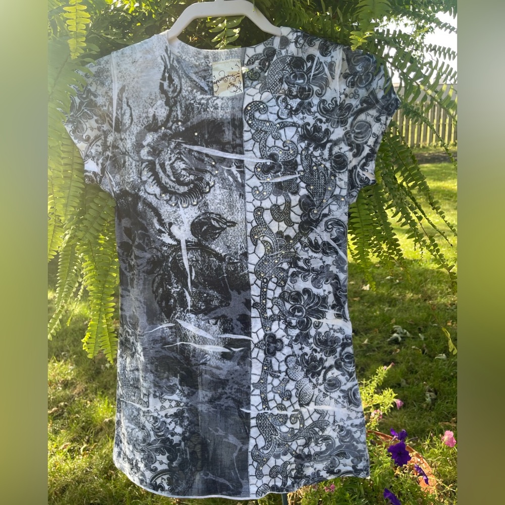 Buckle G Girl Black and White Cap Sleeve Tattoo Print Embellished Tee Size M